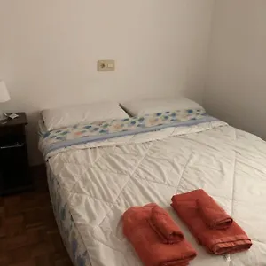  Apartment Doble En Figueres Con Bano Compartido Spain